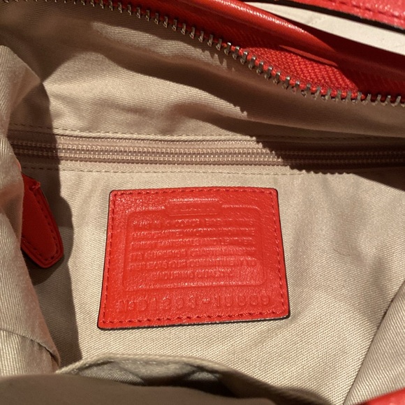 Coach hand bag genuine leather with chrome hardware. - Picture 5 of 6